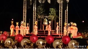 夜明かりの中、優雅に舞い踊る　「山鹿灯篭祭り」熊本