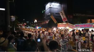 夜明かりの中、優雅に舞い踊る　「山鹿灯篭祭り」熊本