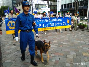 パレードに花を添える東京五輪金メダリストの金藤選手