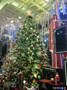 2016年クリスマスの風景～クリスマスツリー「プランタン銀座最後のクリスマス」