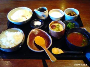 カフェめぐり　五十鈴川河畔の創作料理　伊勢おはらい町「とうふや」