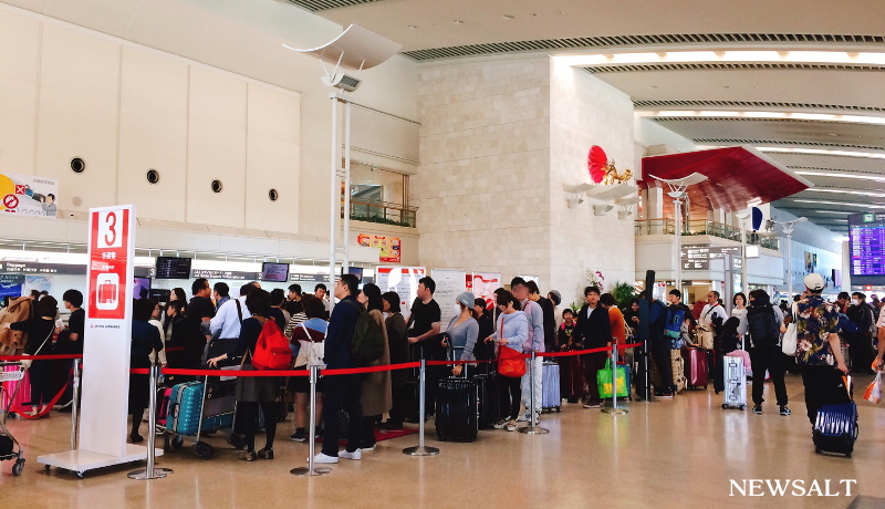 成田空港、海外旅行の帰国ラッシュ