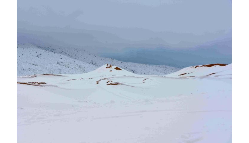 サハラ砂漠で１ｍの積雪