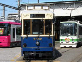 お花見スポットを結ぶ都電荒川線「さくら号」を運行