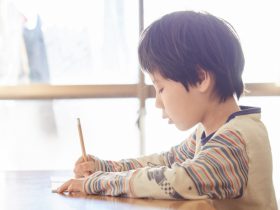 ひらがなを書くリズム 小学1年生の学習過程を神戸大が解明