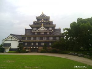 早朝の岡山城と後楽園を歩く