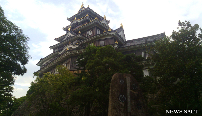 早朝の岡山城と後楽園を歩く