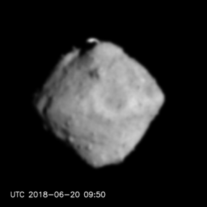 はやぶさ2が小惑星リュウグウに接近　最終の垂直降下軌道へ