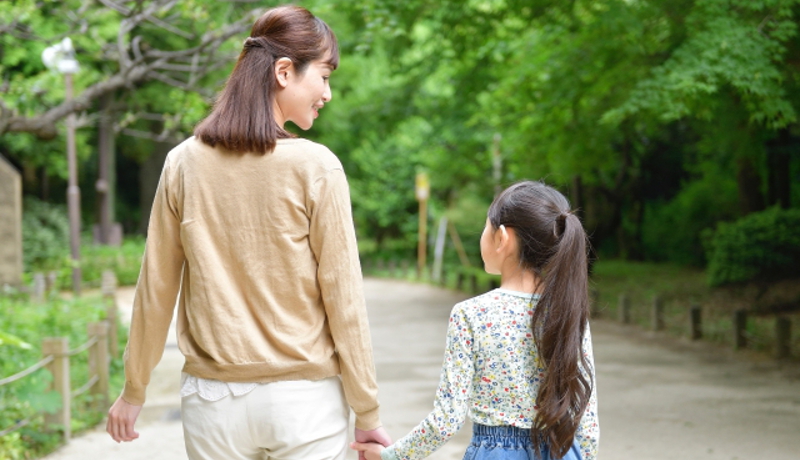 「働く親は楽しそう」か？　親子間の会話が多いほど子どもが前向き評価