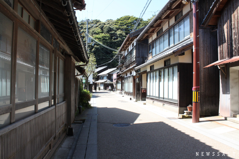 「日本で一番海に近い暮らし」を営む　京都・伊根の舟屋群