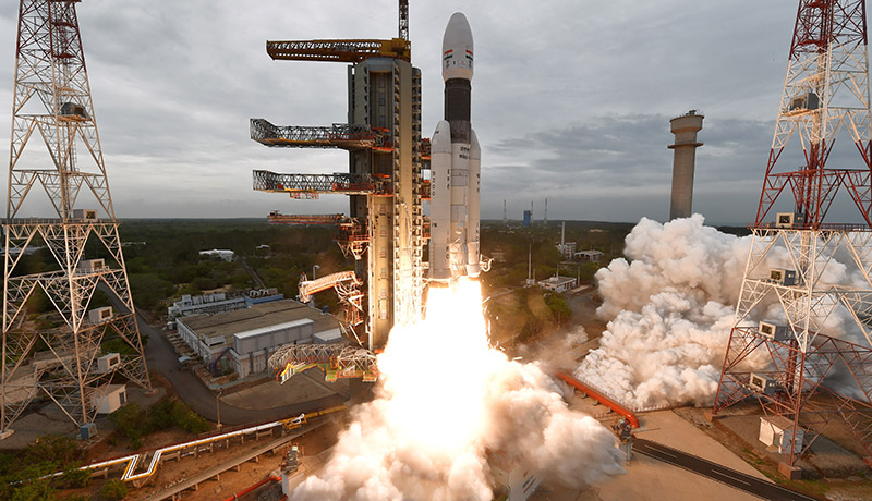 インドが月探査機「チャンドラヤーン2号」打ち上げに成功　史上4カ国目の月面着陸へ