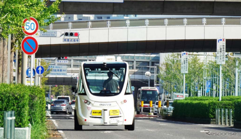 自動運転バスが幕張メッセ周辺を走行　SBドライブが公道実証実験