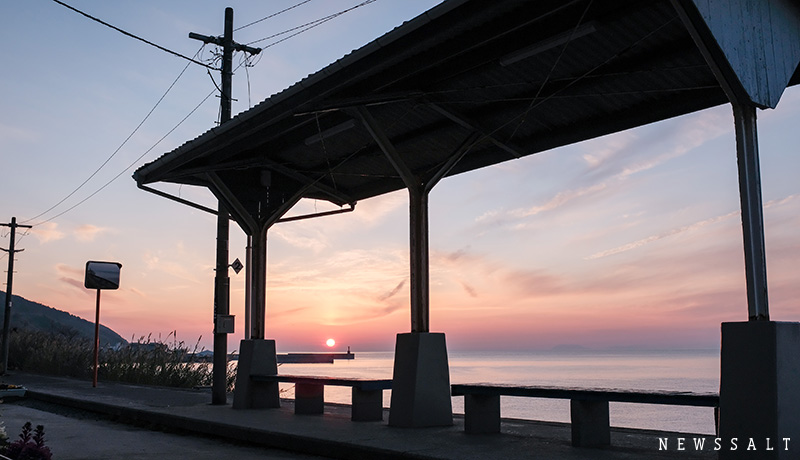 下灘駅の夕景　一面に瀬戸内海が見渡せる駅