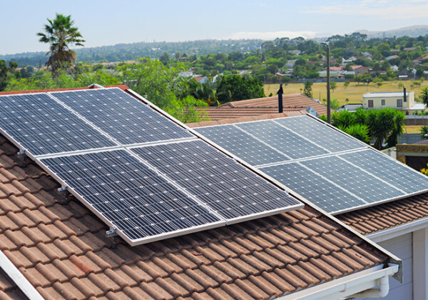 都市における屋上太陽光発電と電気自動車の普及が脱炭素化に有効　東北大が韓国で試算